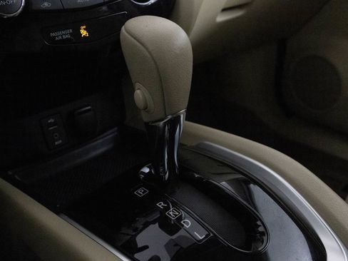 Used 2015 Nissan Rogue SL w/ SL Premium Package image 26