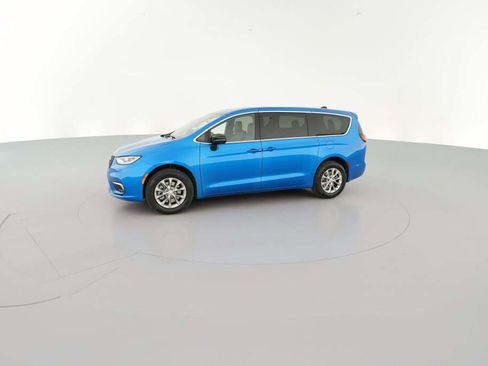 New 2026 Chrysler Pacifica Limited image 5
