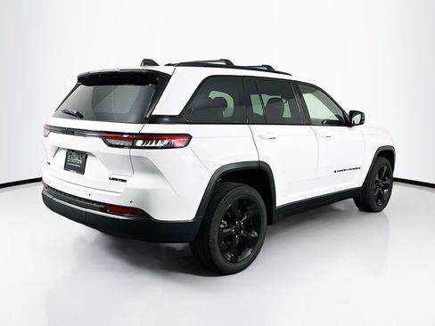 Used 2023 Jeep Grand Cherokee Limited w/ Black Appearance Package AWD/4WD image 9