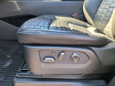 Used 2024 Cadillac Escalade V w/ LPO, ONYX Package image 15