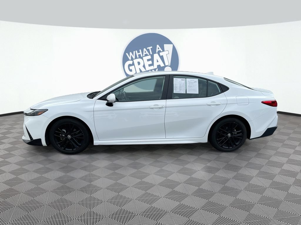 Used 2025 Toyota Camry SE FWD image 9