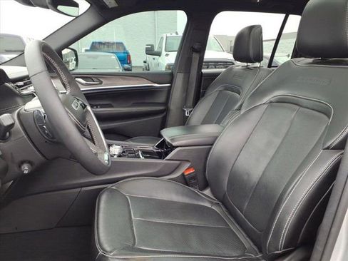 Used 2024 Jeep Grand Cherokee Overland w/ Trailer Tow Package AWD/4WD image 24