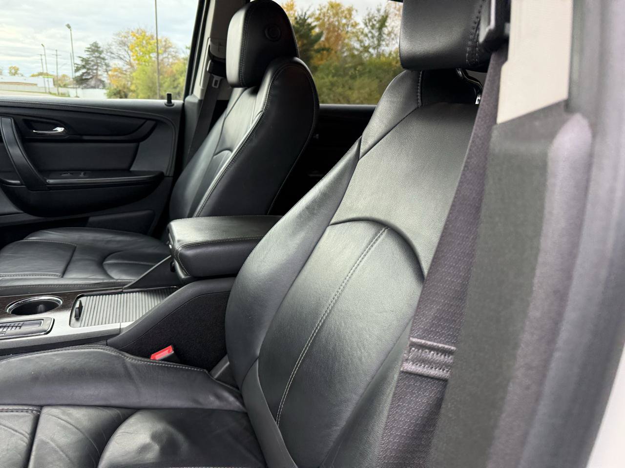 Used 2015 Chevrolet Traverse LT FWD image 14