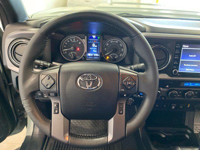 Used 2023 Toyota Tacoma TRD Sport w/ Technology Package AWD/4WD image 17