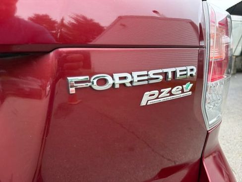 Used 2017 Subaru Forester 2.5i Premium w/ All-Weather Package AWD/4WD image 9