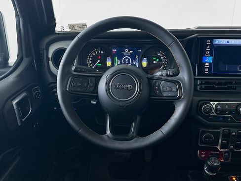Used 2024 Jeep Wrangler Unlimited AWD/4WD image 17