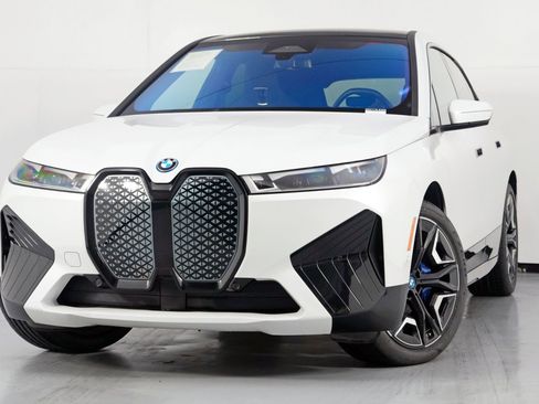 Used 2023 BMW iX xDrive50 w/ Sport Package image 3