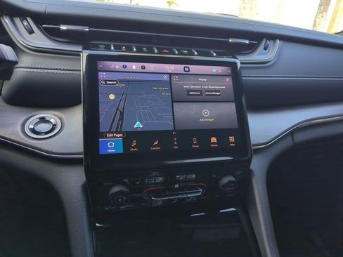 Used 2024 Jeep Grand Cherokee Overland AWD/4WD image 14