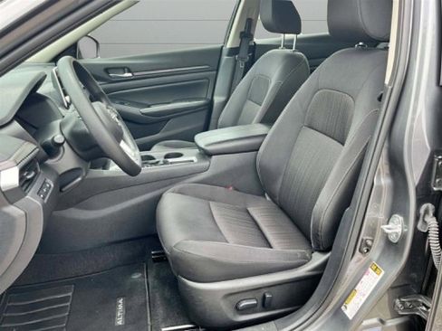 Used 2025 Nissan Altima 2.5 SV FWD image 16