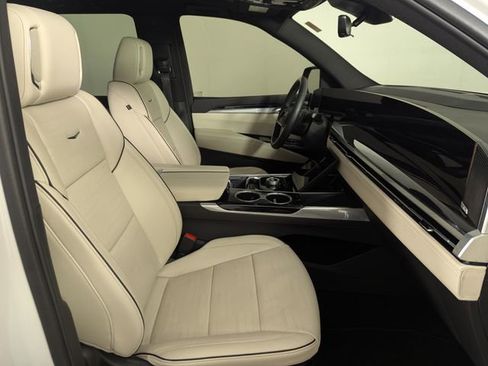 Used 2025 Cadillac Escalade Sport w/ Touring Package AWD/4WD image 31