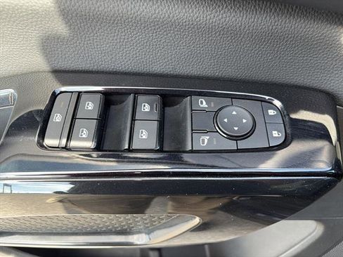 Used 2022 Nissan Pathfinder SV FWD image 16