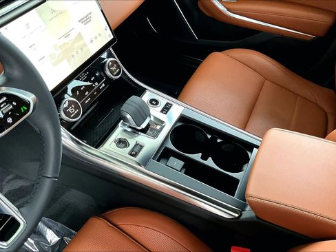 Used 2024 Jaguar XF R-Dynamic SE AWD/4WD image 15
