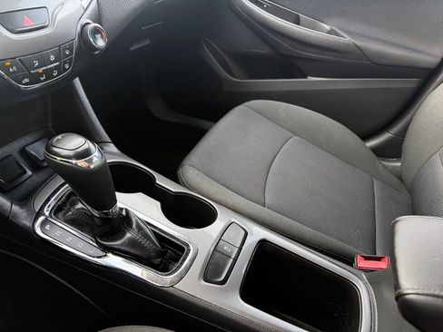 Used 2017 Chevrolet Cruze LT image 18