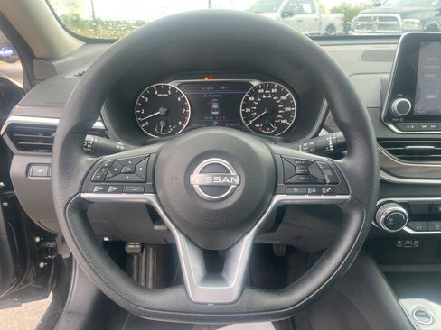 Used 2025 Nissan Altima 2.5 SV FWD image 20