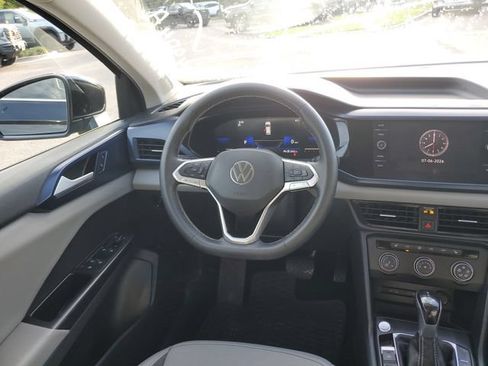 Used 2022 Volkswagen Taos SE FWD image 12