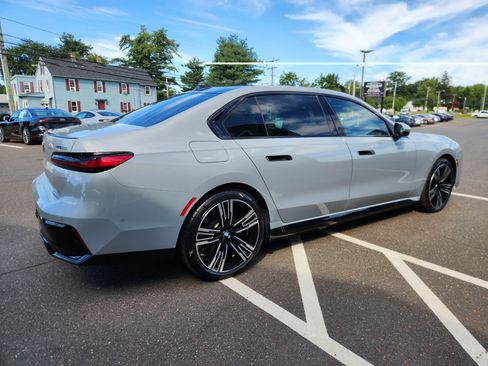Used 2023 BMW i7 xDrive60 w/ Parking Assistance Package AWD/4WD image 10