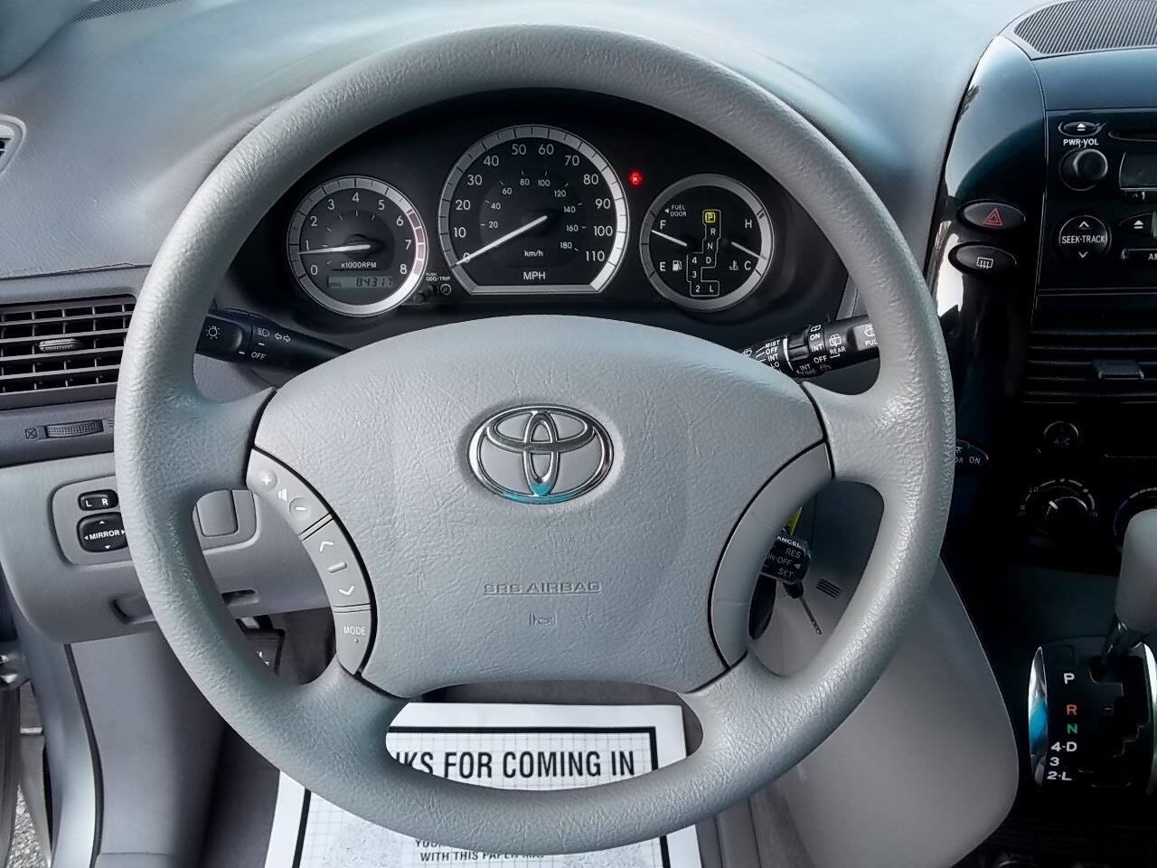 Used 2004 Toyota Sienna LE w/ LE Pkg 7 FWD image 11