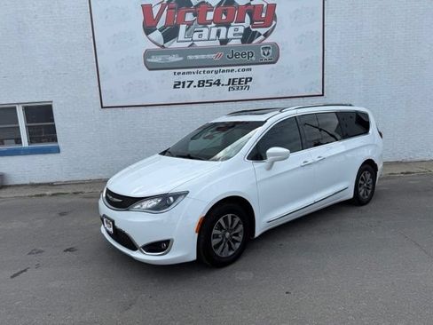 Used 2019 Chrysler Pacifica Touring-L FWD image 1