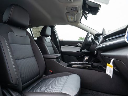 New 2025 Chevrolet Trax LT w/ Driver Confidence Package image 14