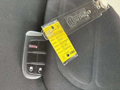 Used 2019 Jeep Renegade Latitude w/ Popular Equipment Group image 32