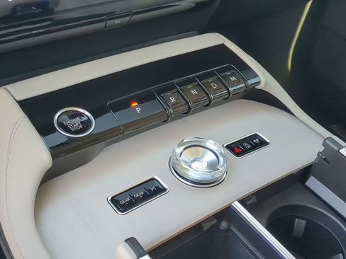 New 2026 Lincoln Navigator L Premier image 19