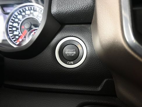 Used 2019 RAM 1500 Laramie image 36