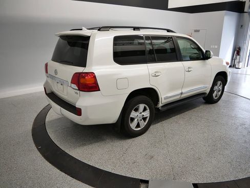 Used 2015 Toyota Land Cruiser image 18