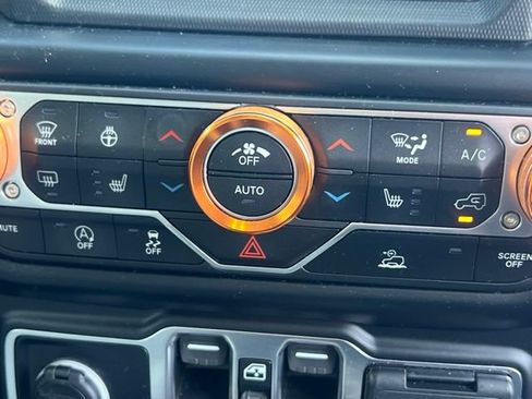 Used 2023 Jeep Gladiator Mojave w/ Cold Weather Group AWD/4WD image 15