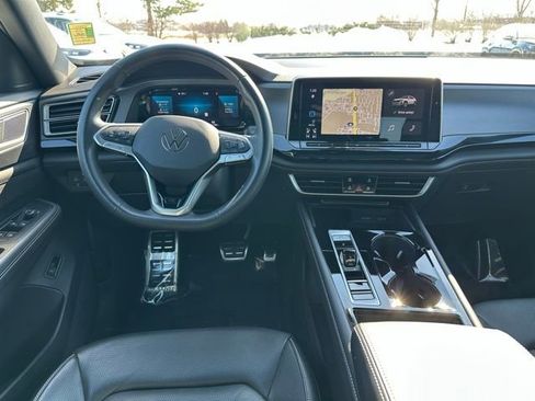 Used 2025 Volkswagen Atlas Cross Sport SEL R-Line image 14