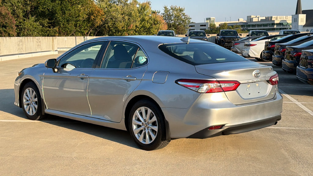 Used 2020 Toyota Camry LE FWD image 3