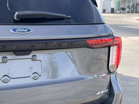 Used 2025 Ford Explorer Platinum w/ LUX Leather Package image 5