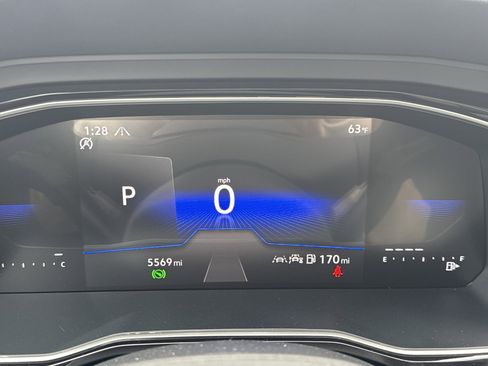 Certified 2024 Volkswagen Jetta SE w/ Panoramic Sunroof Package image 11