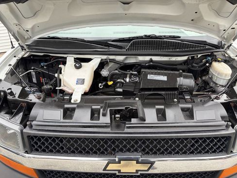 Used 2017 Chevrolet Express 3500 image 14