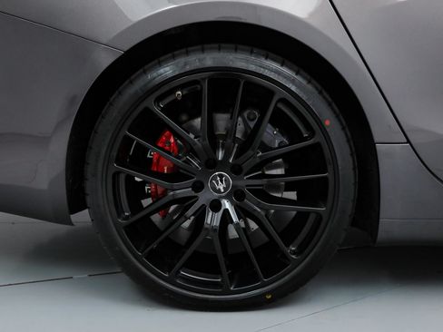 Certified 2023 Maserati Ghibli Modena RWD image 21