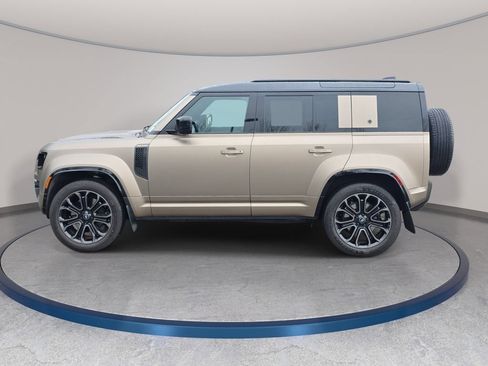 Used 2025 Land Rover Defender 110 AWD/4WD image 2