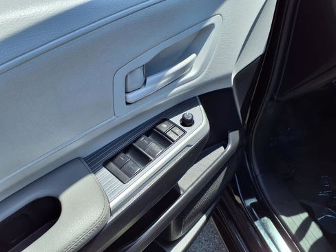 Certified 2025 Toyota Sienna LE FWD image 16