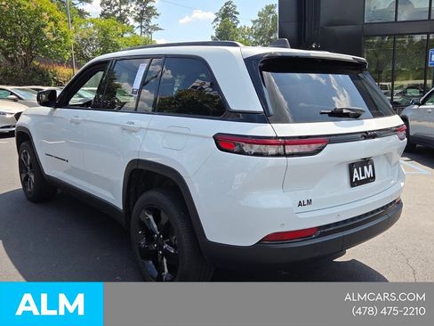 Used 2023 Jeep Grand Cherokee Altitude RWD image 14