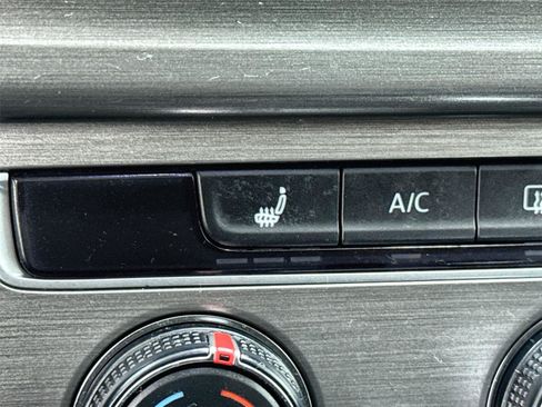 Used 2016 Volkswagen Golf SE image 13