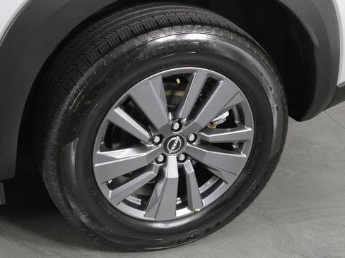 Certified 2025 Nissan Pathfinder SV FWD image 13