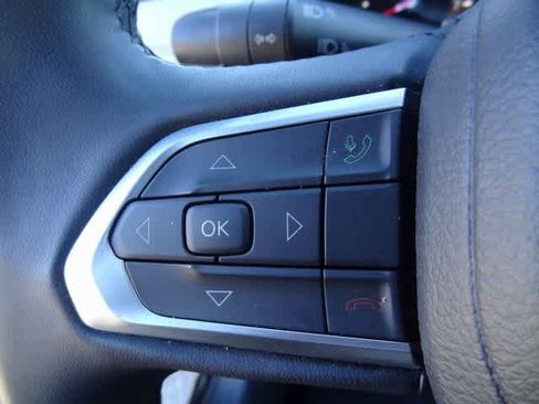 Used 2024 Jeep Compass Latitude image 17