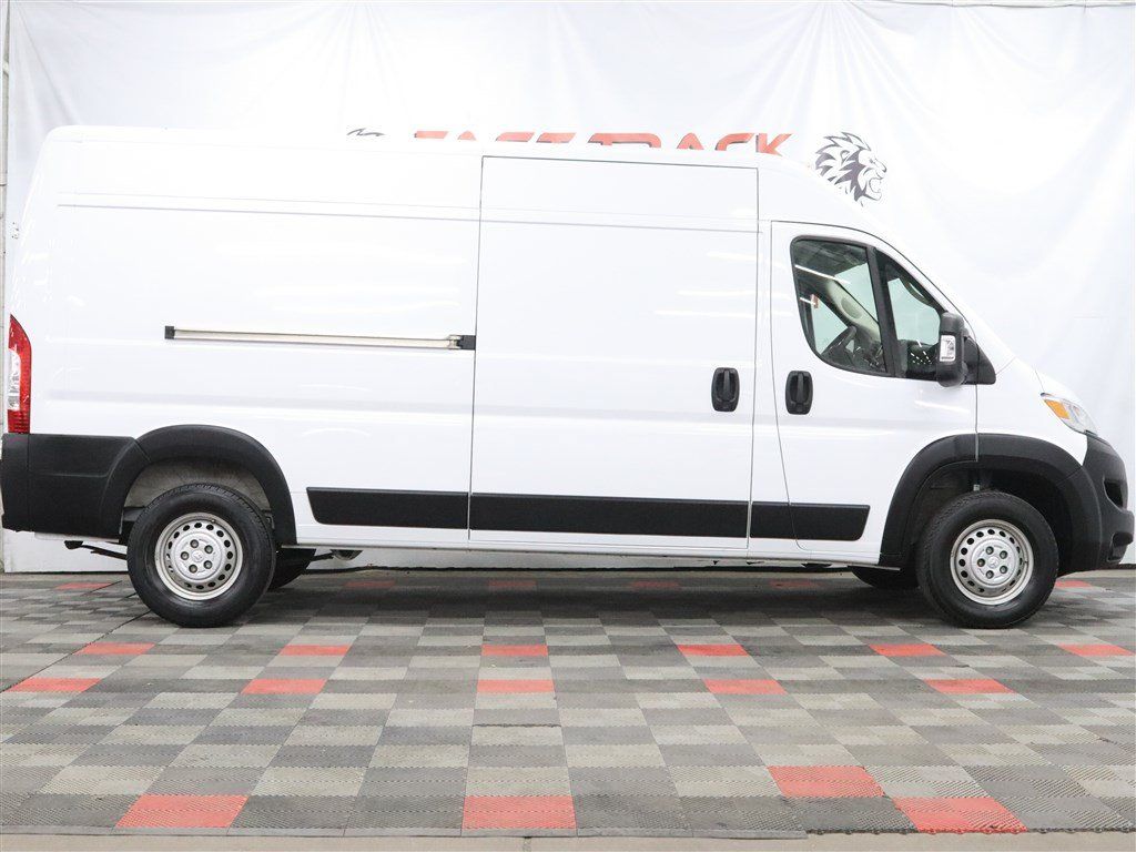Used 2025 RAM ProMaster 2500 w/ Convenience Group FWD image 4