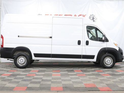 Used 2025 RAM ProMaster 2500 w/ Convenience Group FWD image 4