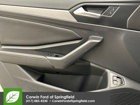 Used 2024 Volkswagen Jetta SE w/ Panoramic Sunroof Package image 30