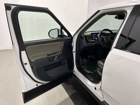 Used 2022 Rivian R1T Adventure image 16