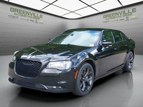 Used 2021 Chrysler 300 S image 2