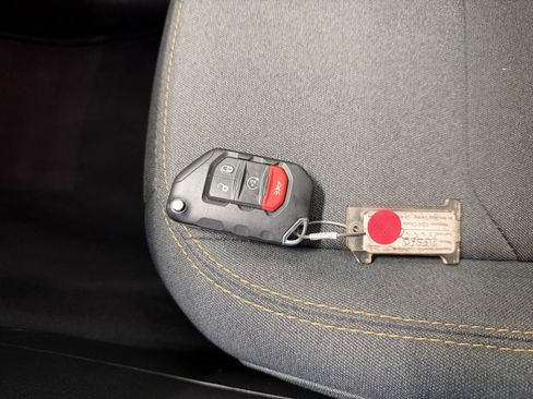 Used 2025 Jeep Wrangler Sahara image 22