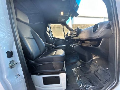 Used 2025 Mercedes-Benz Sprinter 2500 image 23