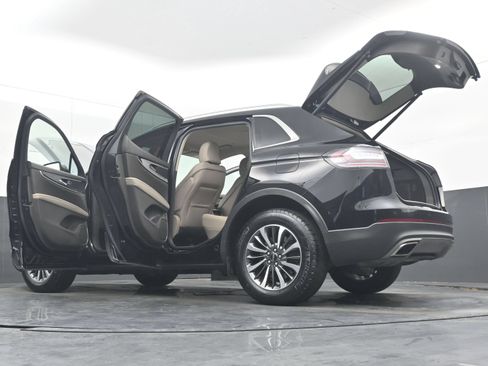 Used 2023 Lincoln Nautilus AWD w/ Premium Package image 45