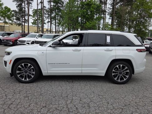 Used 2023 Jeep Grand Cherokee Overland AWD/4WD image 4