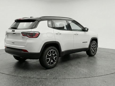 Used 2025 Jeep Compass Trailhawk image 9